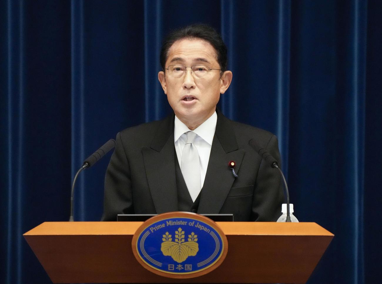 第2次岸田改造内閣が発足し、記者会見する岸田首相（共同）