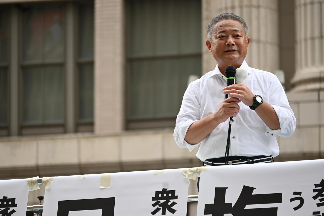 大阪・なんばで街頭演説した馬場伸幸共同代表（撮影・松浦隆司）