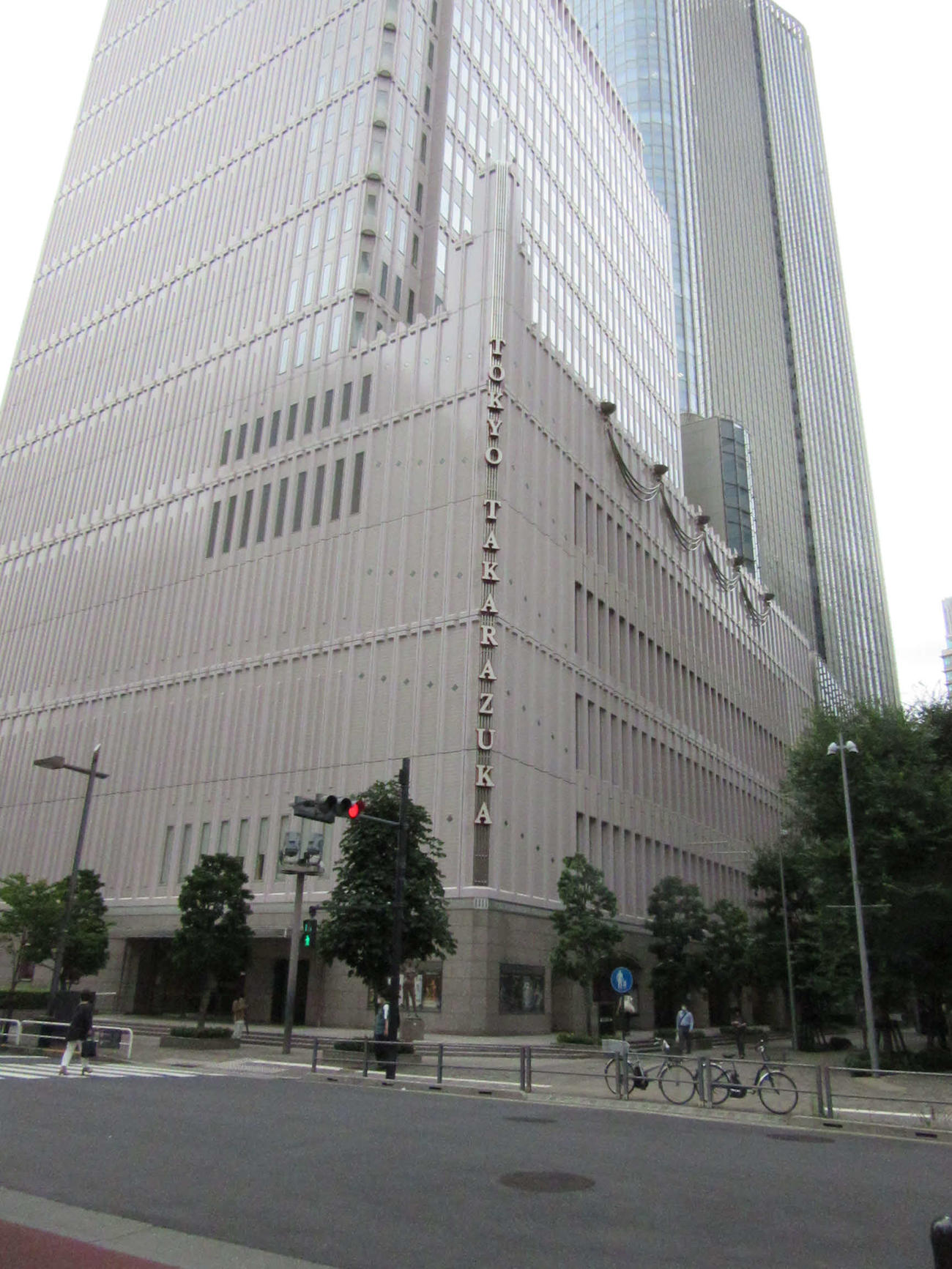 かつてGHQに接収された現在の東京宝塚劇場