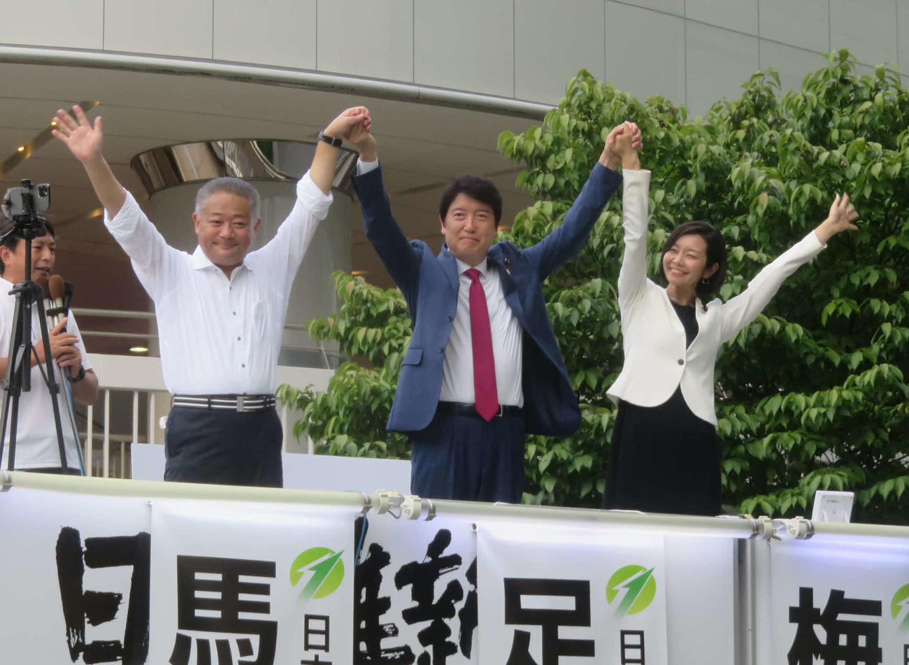 日本維新の会代表選に立候補した、左から馬場伸幸、足立康史、梅村みずほの3氏（撮影・大上悟）
