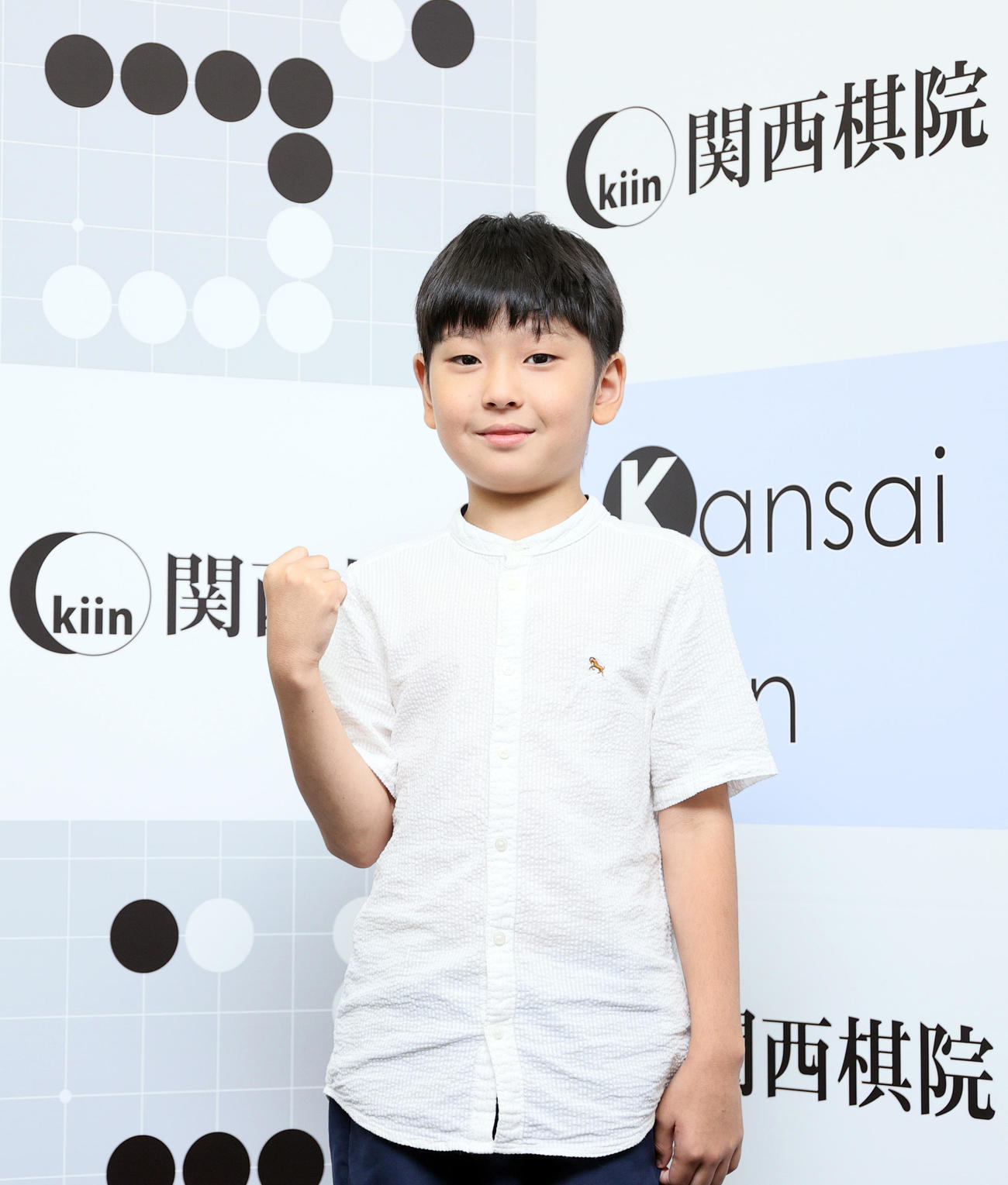 記者会見の後、撮影に応じた藤田怜央くん（撮影・上山淳一）