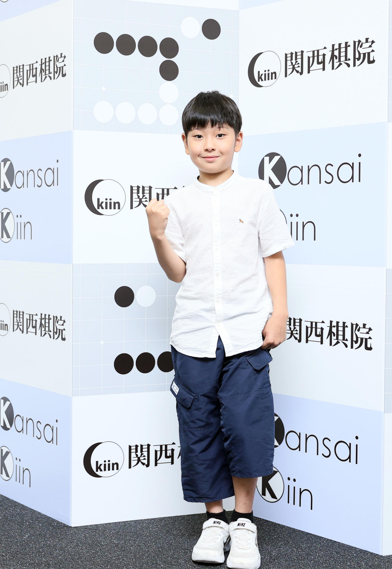 記者会見の後、撮影に応じた藤田怜央くん（撮影・上山淳一）
