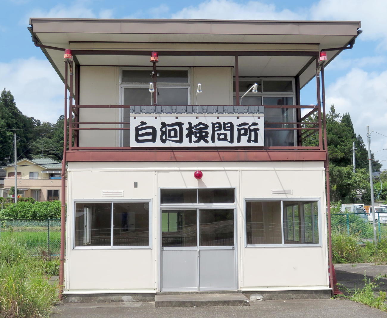 県境付近で車両の取り締まりなどを行う「平成版・白河の関」白河検問所（撮影・鎌田直秀）
