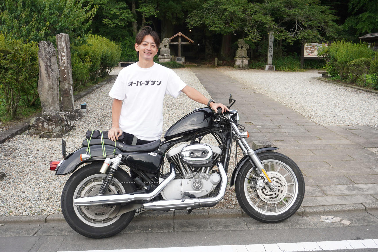 白河の関跡を訪れた橋本真幸さん（撮影・沢田直人）