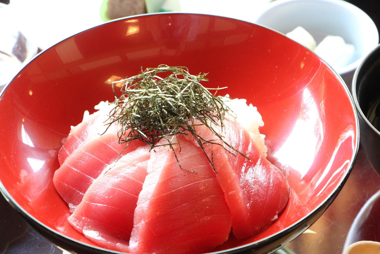 藤井聡太王位が昼食に注文した「鉄火丼」（日本将棋連盟提供）