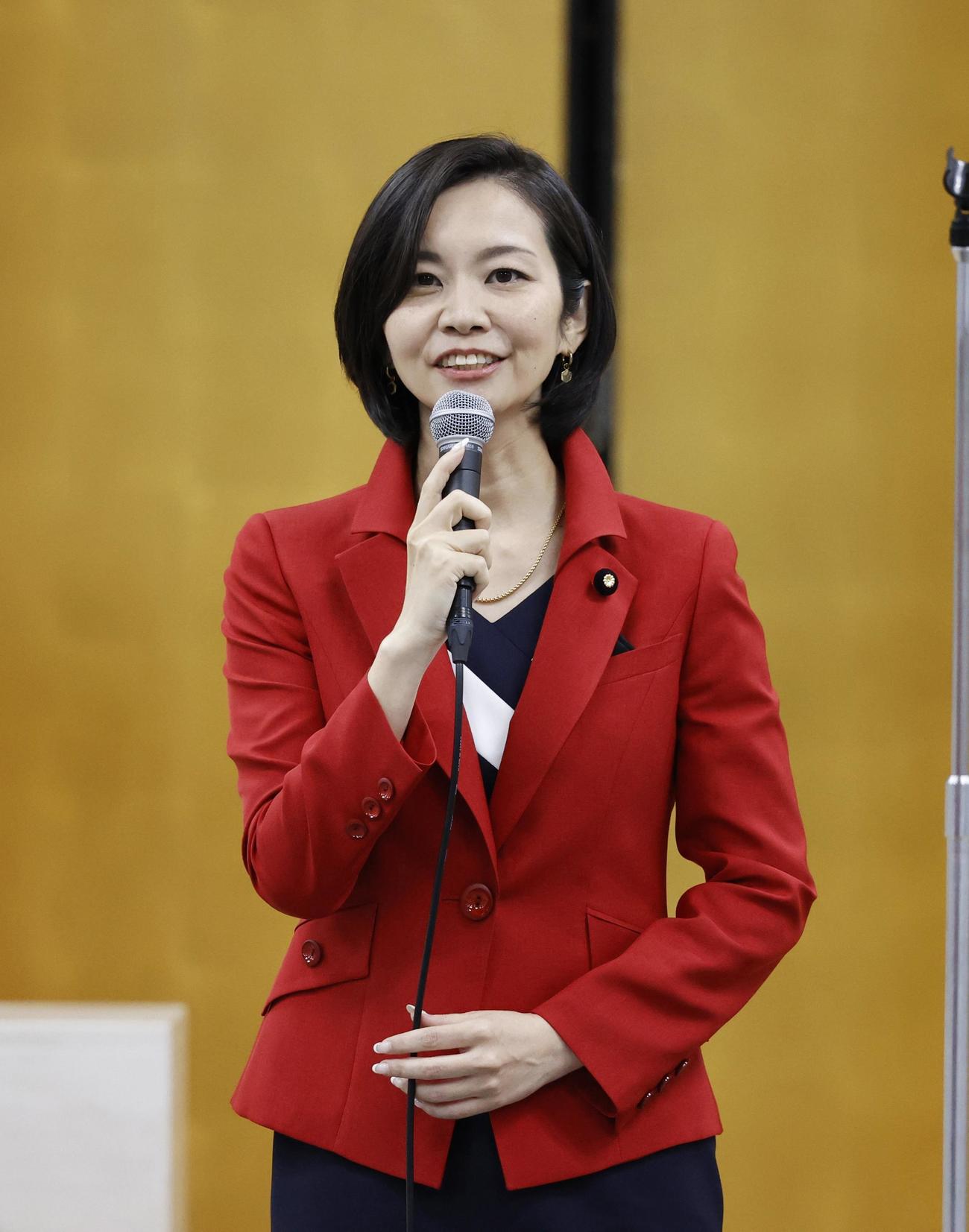 日本維新の会の代表選の投開票を前に、あいさつする梅村みずほ参院議員（共同）