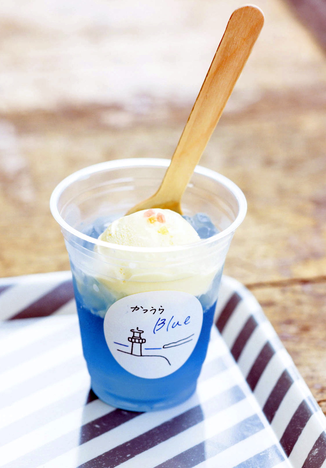 かつうら商店で夏季限定発売の寒天スイーツ「かつうらBlue」（勝浦市観光協会提供）
