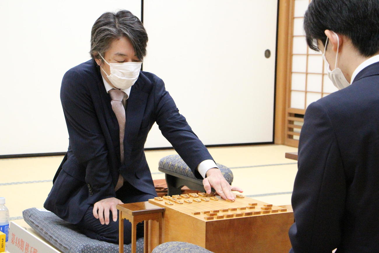 第48期棋王戦コナミグループ杯挑戦者決定トーナメント3回戦に臨んだ久保利明（日本将棋連盟提供）
