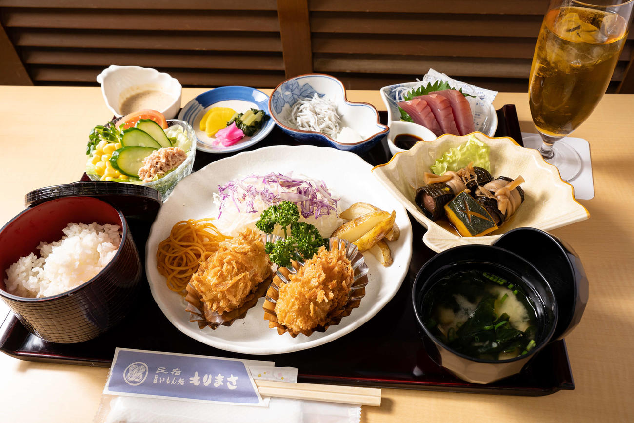 藤井聡太王位の昼食は「勝負メシ！藤吉郎風コロッケランチ」（日本将棋連盟提供）