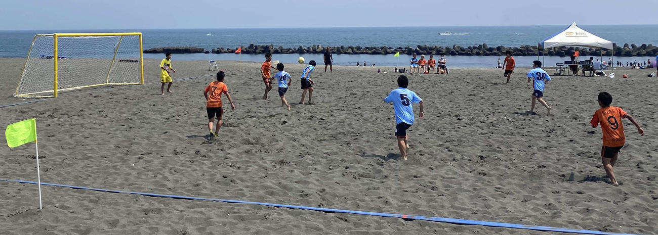 神奈川・平塚市では通年砂浜利用ができる。写真はビーチサッカーのピッチ（提供・湘南ベルマーレひらつかビーチパーク）