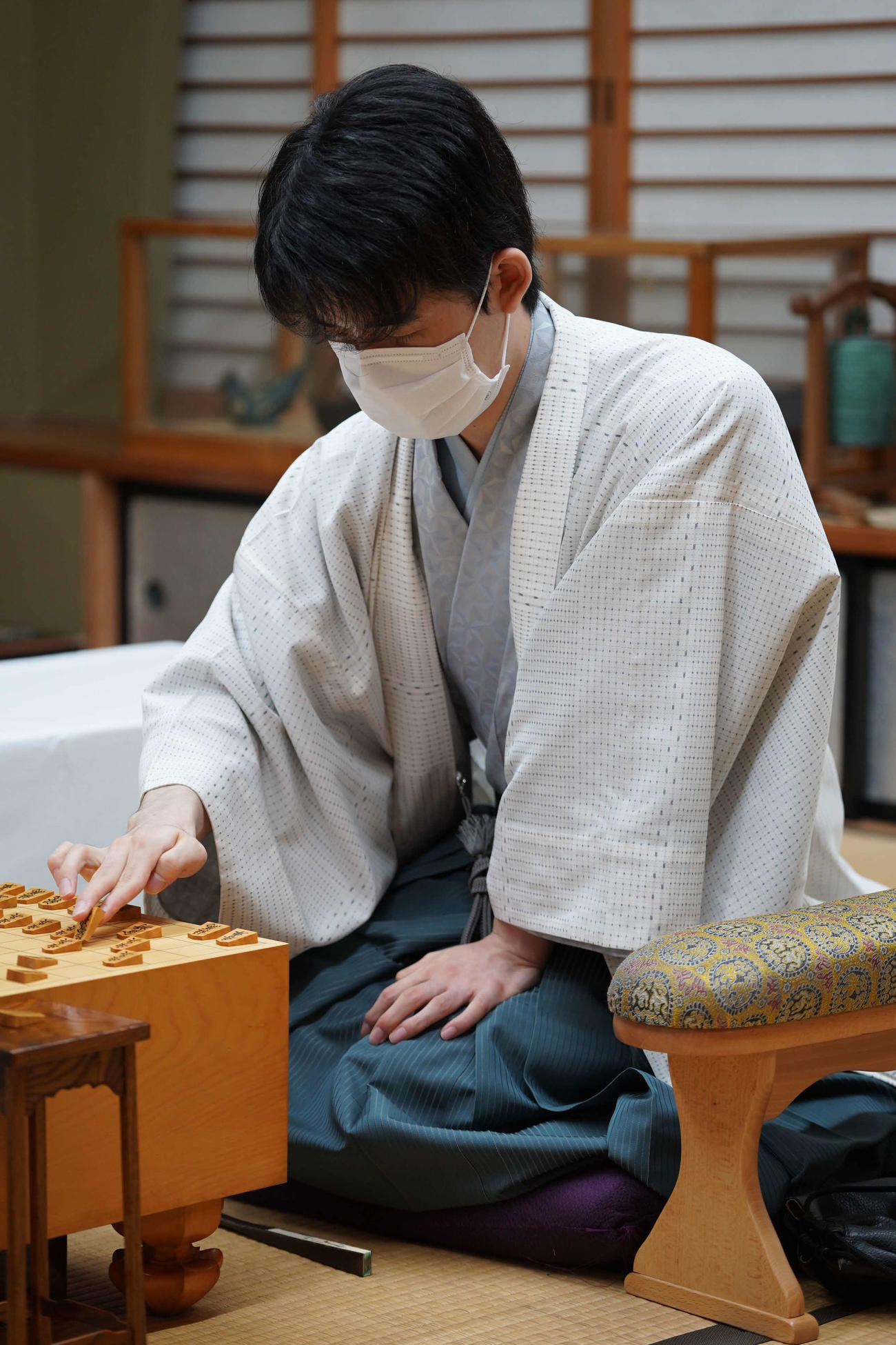 20代初タイトルとなる王位戦3連覇を目指す藤井聡太王位（日本将棋連盟提供）