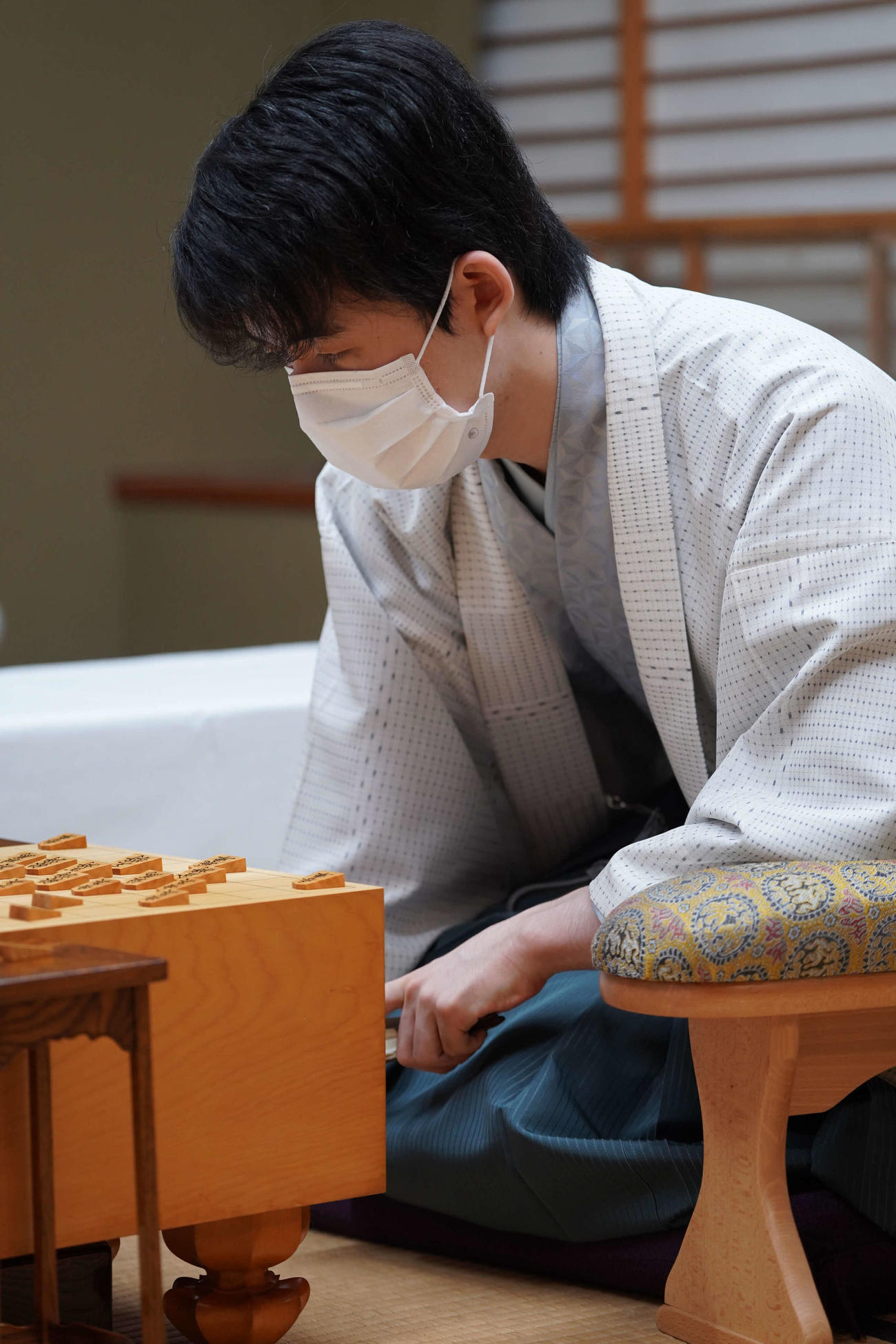 20代初タイトルとなる王位戦3連覇を目指す藤井聡太王位（日本将棋連盟提供）