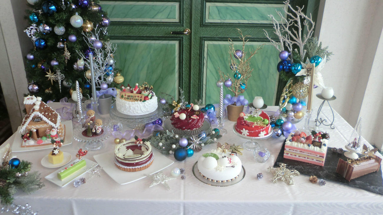 ロイヤルパークホテルで発表された今年のクリスマスケーキ