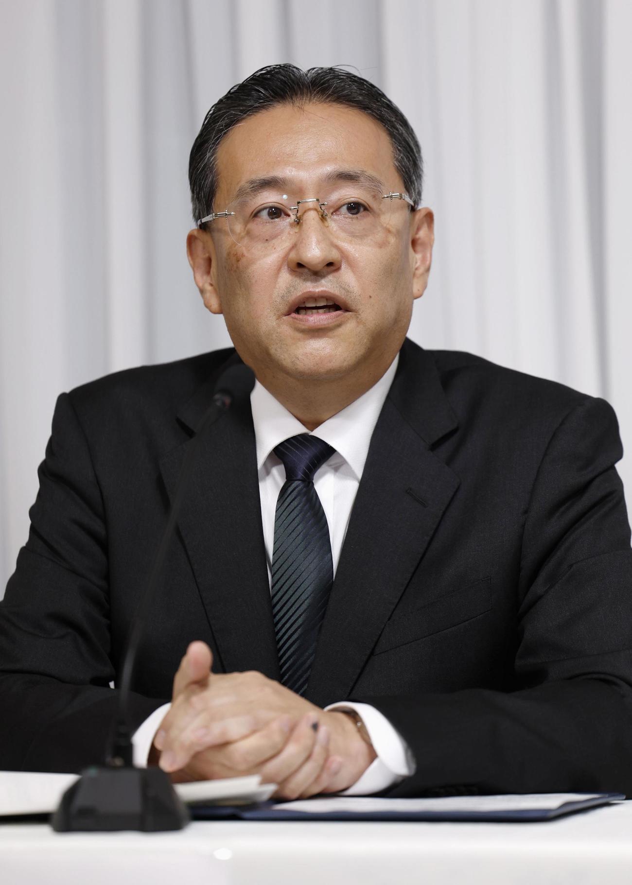 世界平和統一家庭連合（旧統一教会）の教団本部で記者会見する勅使河原秀行・教会改革推進本部長（共同）