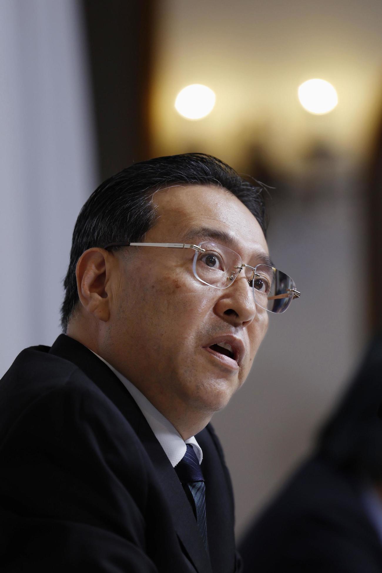 世界平和統一家庭連合（旧統一教会）の教団本部で記者会見する勅使河原秀行・教会改革推進本部長（共同）
