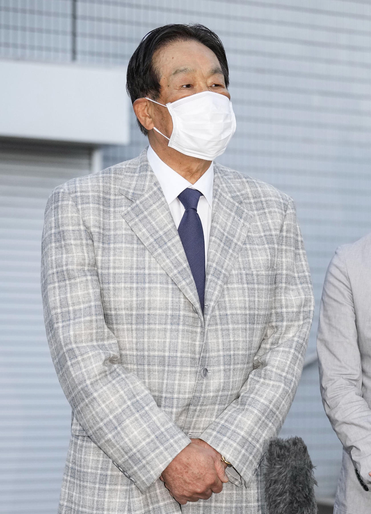 釈放され、謝罪する元プロ野球選手の村田兆治氏（共同）