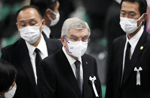 国葬に出席したIOCバッハ会長（ロイター）