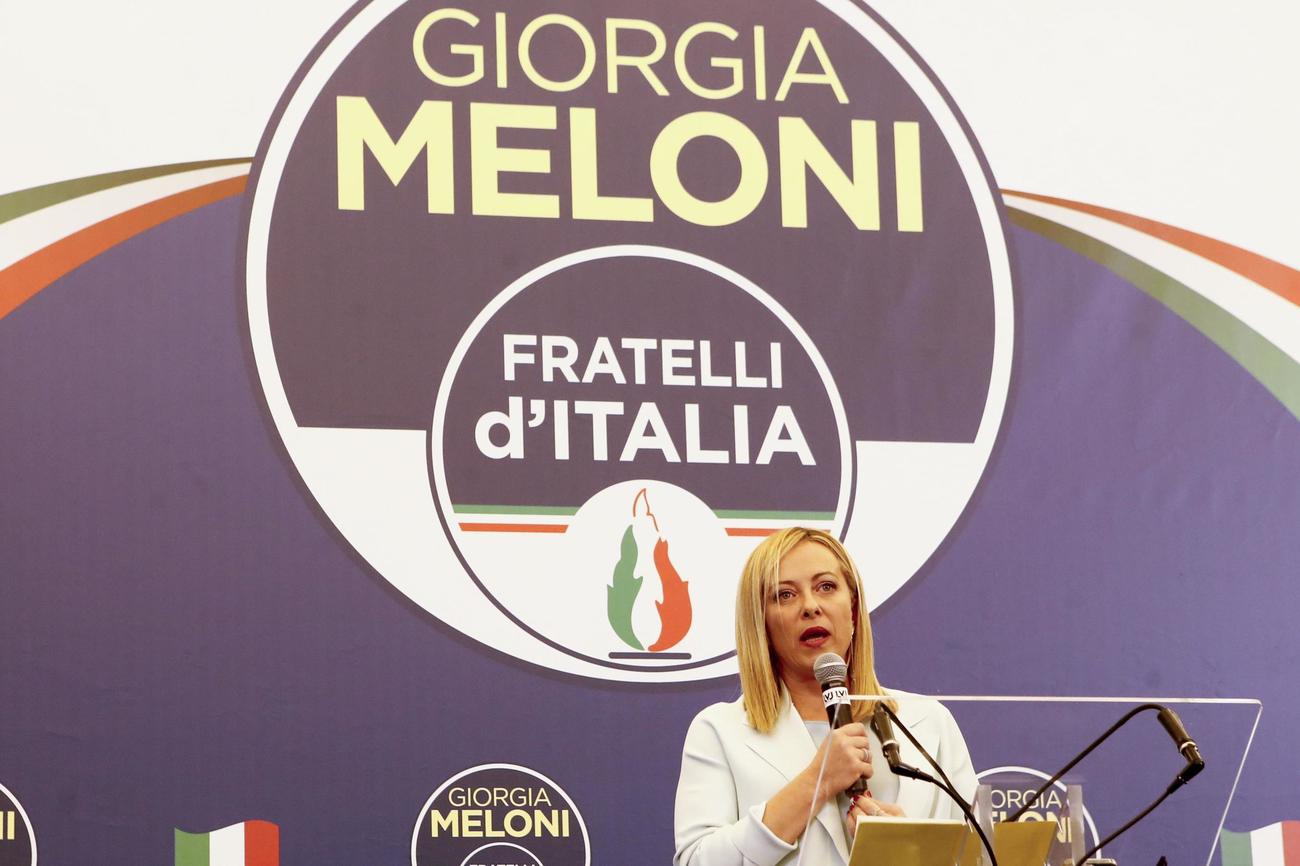ローマで記者会見する「イタリアの同胞」のメローニ党首（ゲッティ＝共同）