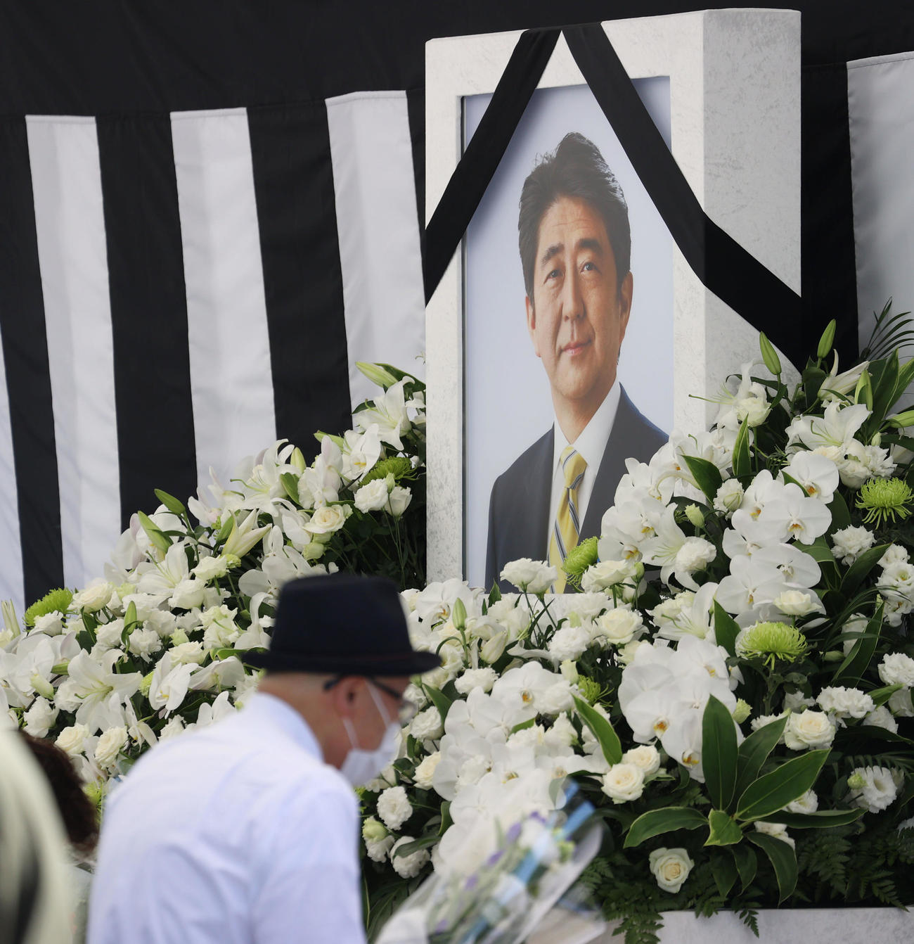 安倍晋三元首相の国葬で弔問に訪れる多くの一般弔問者＝午前10時30分すぎ（撮影・狩俣裕三）