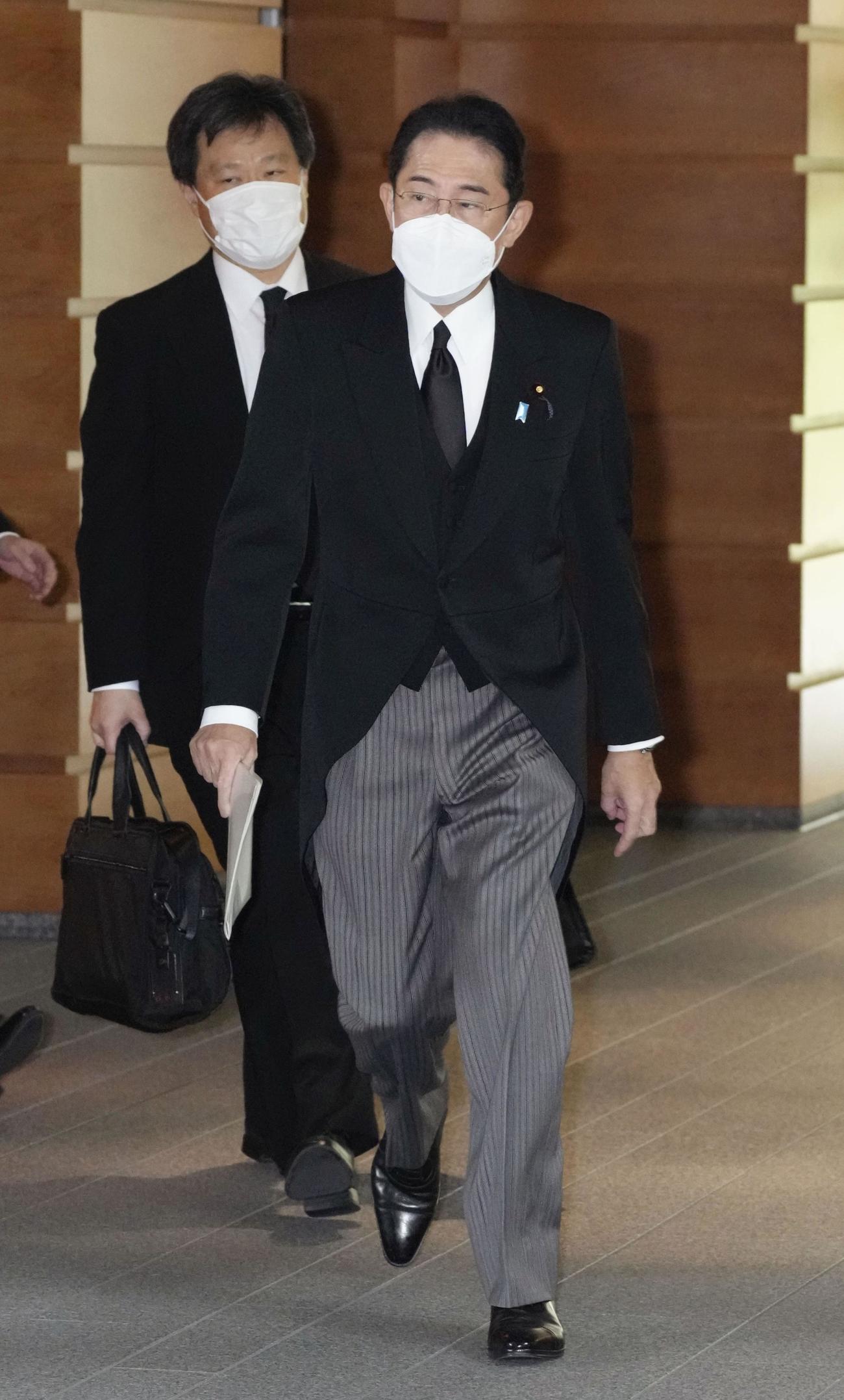 国葬のため首相官邸を出る岸田首相（共同）