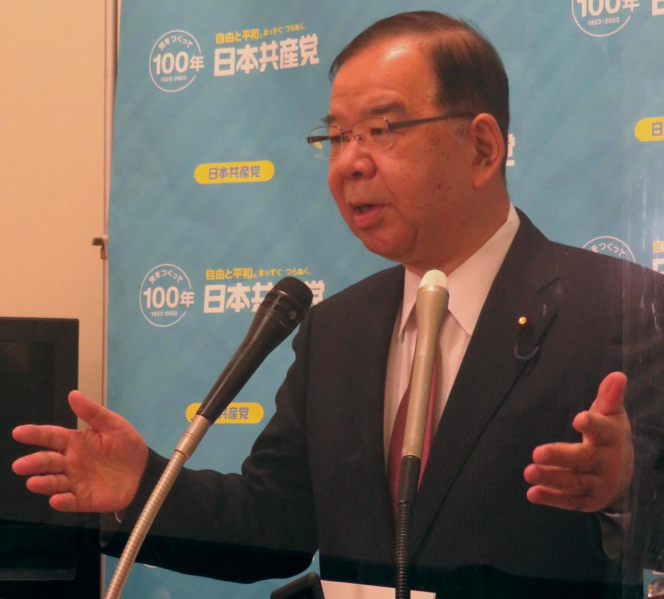 日本共産党の志位和夫委員長は両手を広げて、衆院議長の細田博之氏の出したコメントについて「一切反省がない」と指摘した（撮影・寺沢卓）