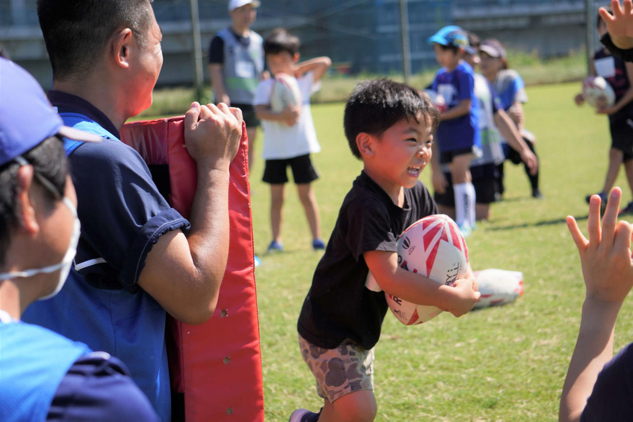 「手話で楽しむ！みんなでラグビー体験会」に参加した子どもたち（撮影・沢田直人）