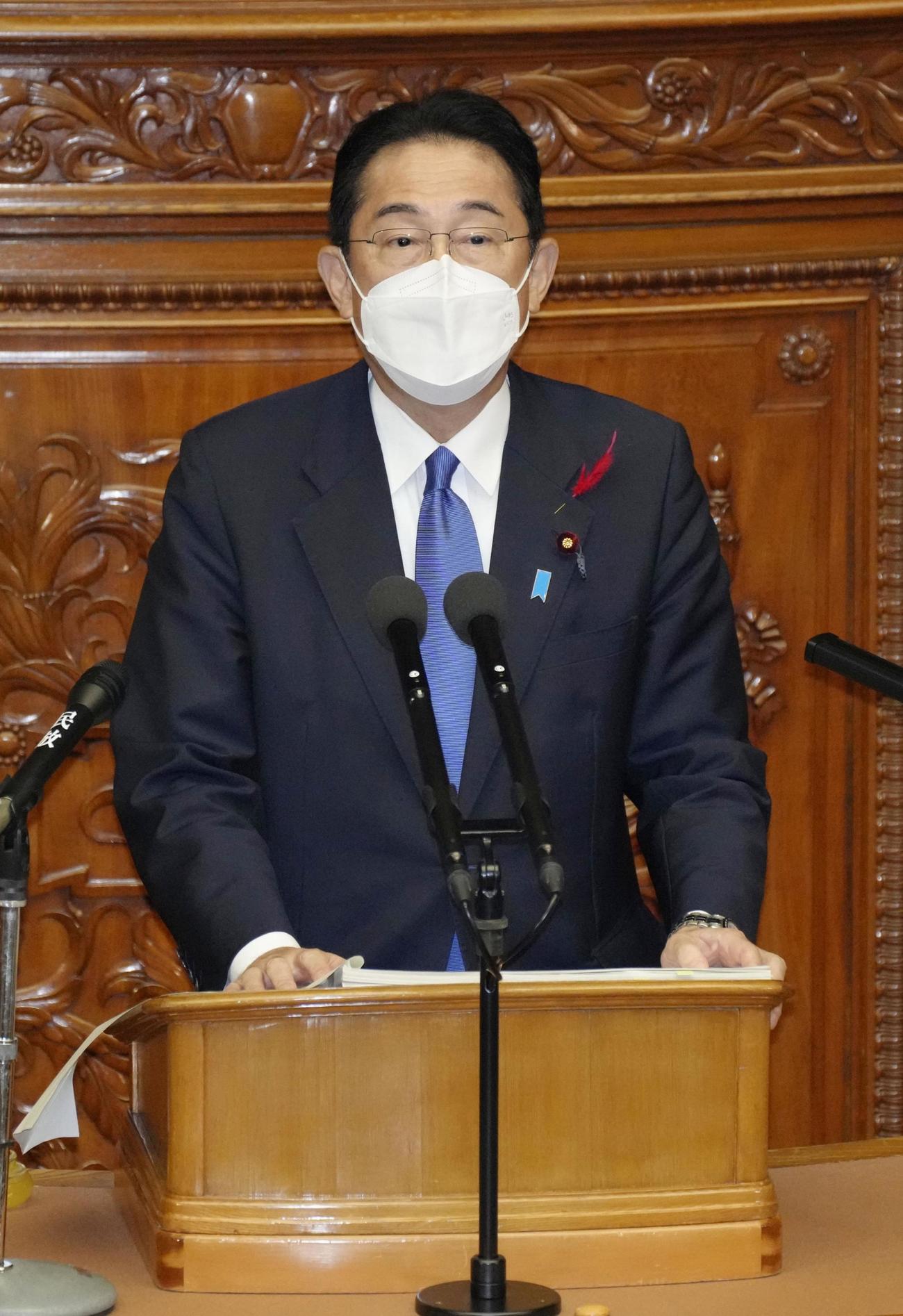第210臨時国会で所信表明演説をする岸田首相（共同）