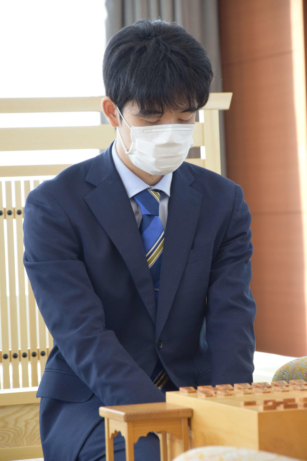 順位戦A級順位戦に臨んだ藤井聡太竜王（日本将棋連盟提供）