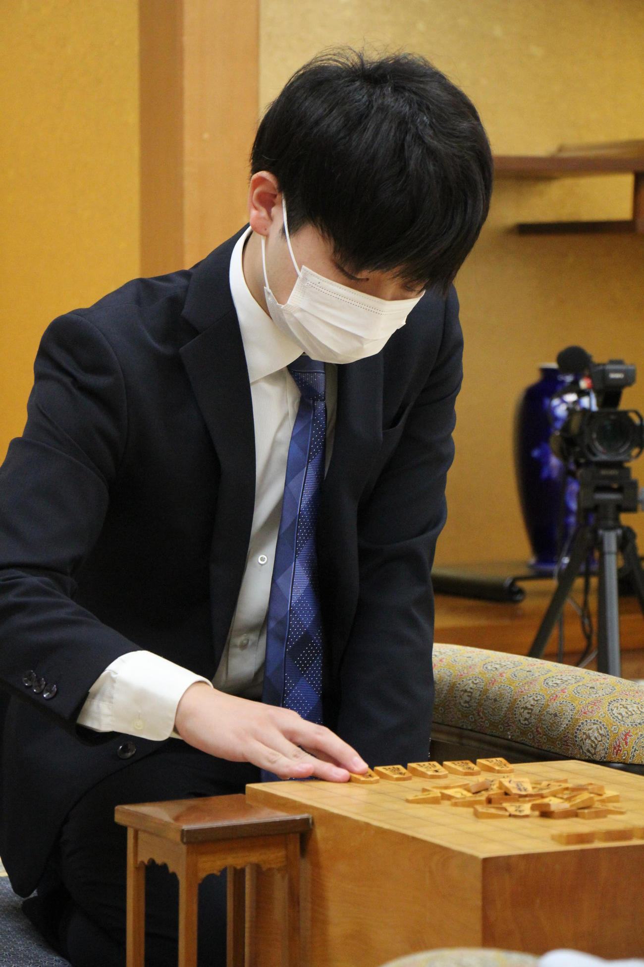 プロ棋士編入試験5番勝負第3局の試験官として臨んだ狩山幹生四段（日本将棋連盟提供）