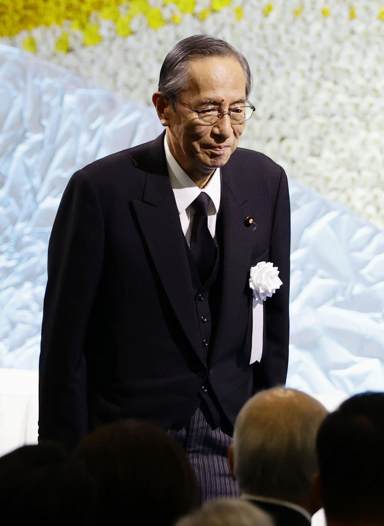 安倍元首相の県民葬に参列した細田衆院議長（共同）