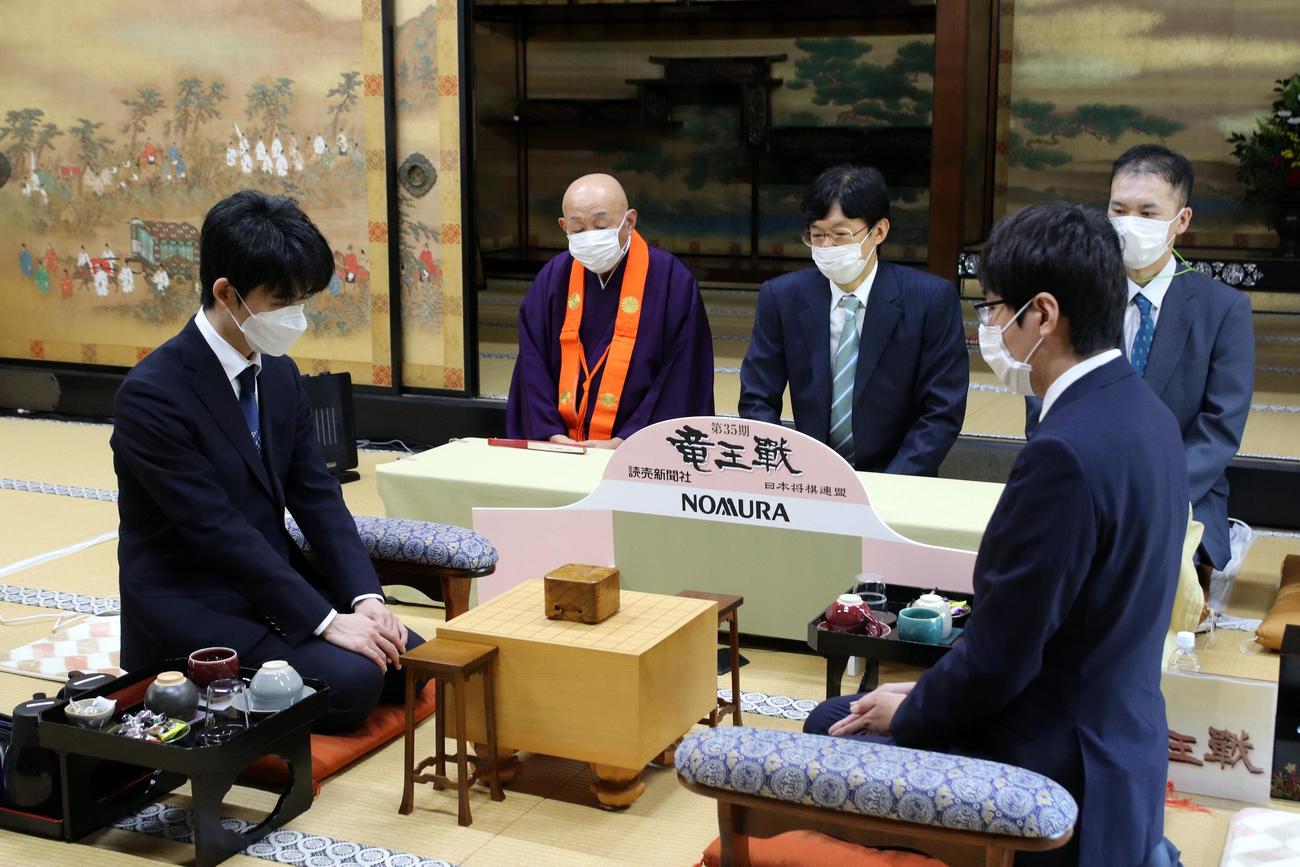 【竜王戦】今日から仁和寺で第2局 藤井聡太5冠「反省生かす」過去タイトル戦で連敗なし - 社会写真ニュース : 日刊スポーツ