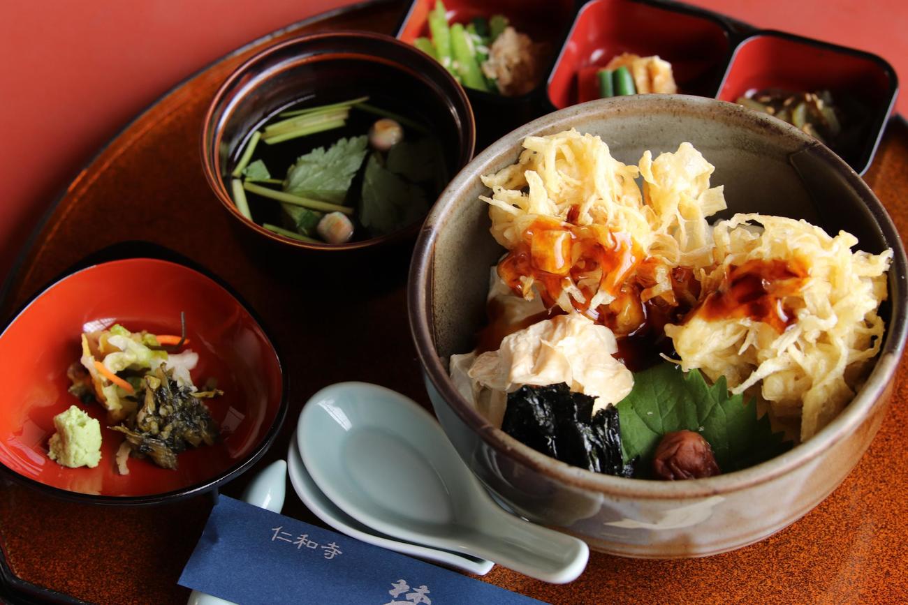広瀬章人八段が昼食に注文した「ゆば丼」（日本将棋連盟提供）