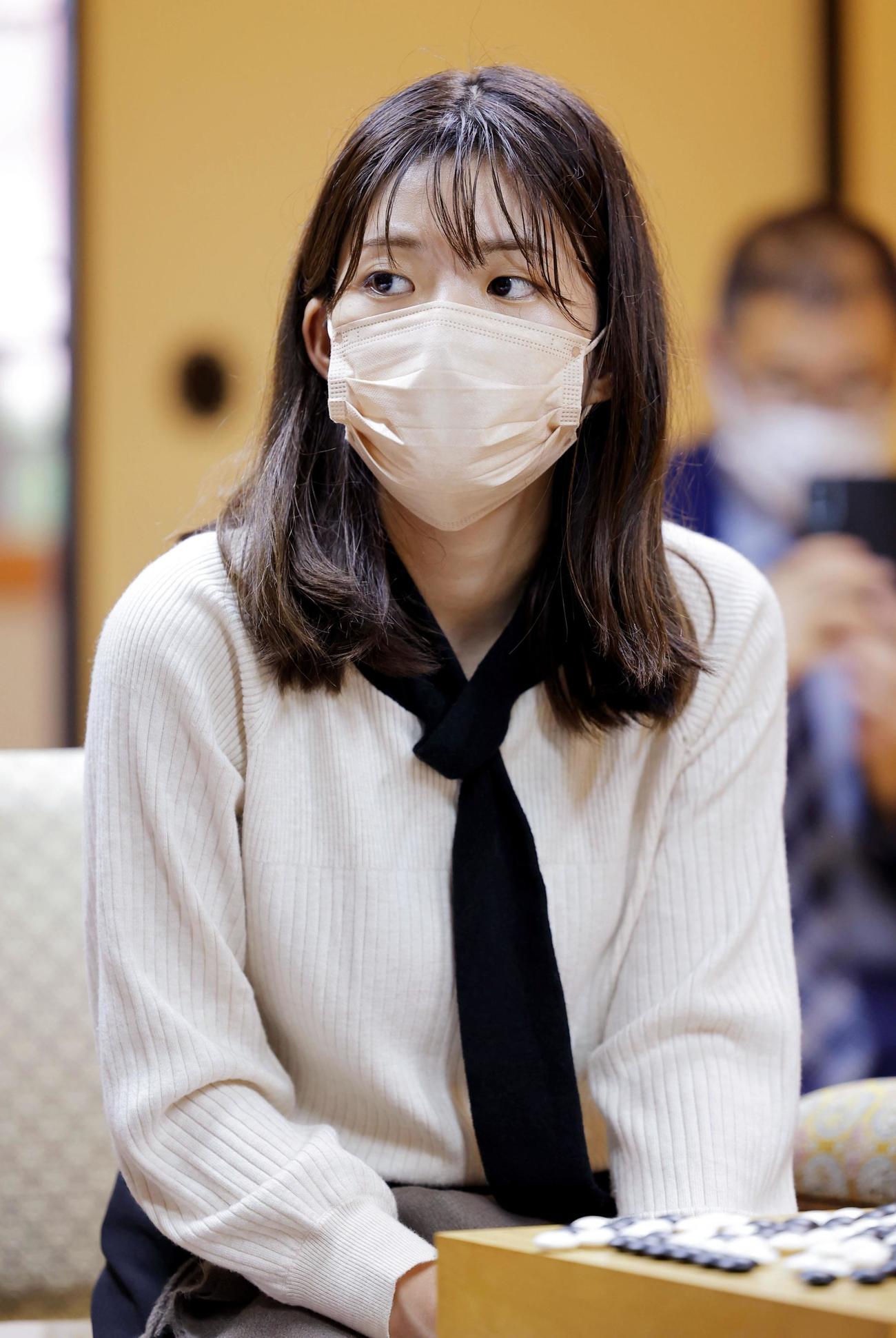 上野愛咲美女流立葵杯に連勝した藤沢里菜女流本因坊（共同）