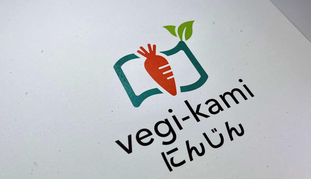 捨てられるにんじんの皮から作った新素材の紙「vegi－kami（ベジカミ）にんじん」（ペーパル提供）
