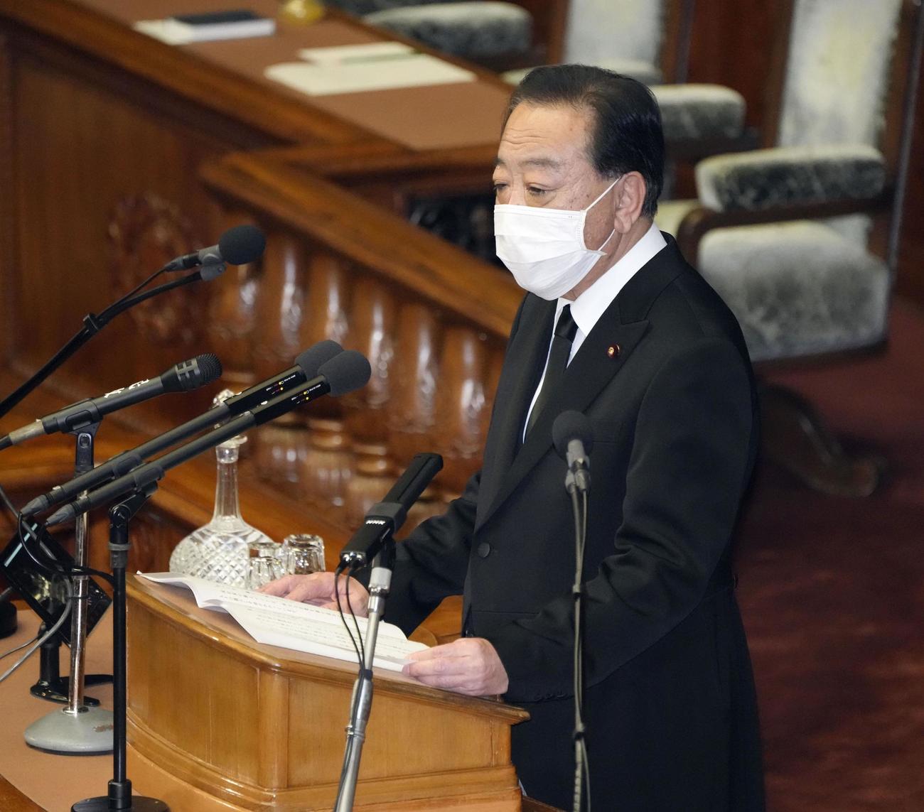 衆院本会議で安倍元首相の追悼演説をする立憲民主党の野田元首相（共同）
