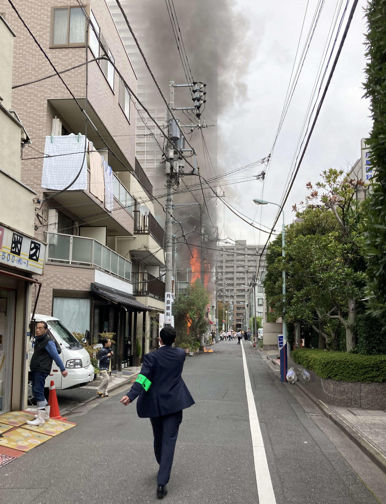 東京・月島の住宅で発生した火災（近隣住民提供）