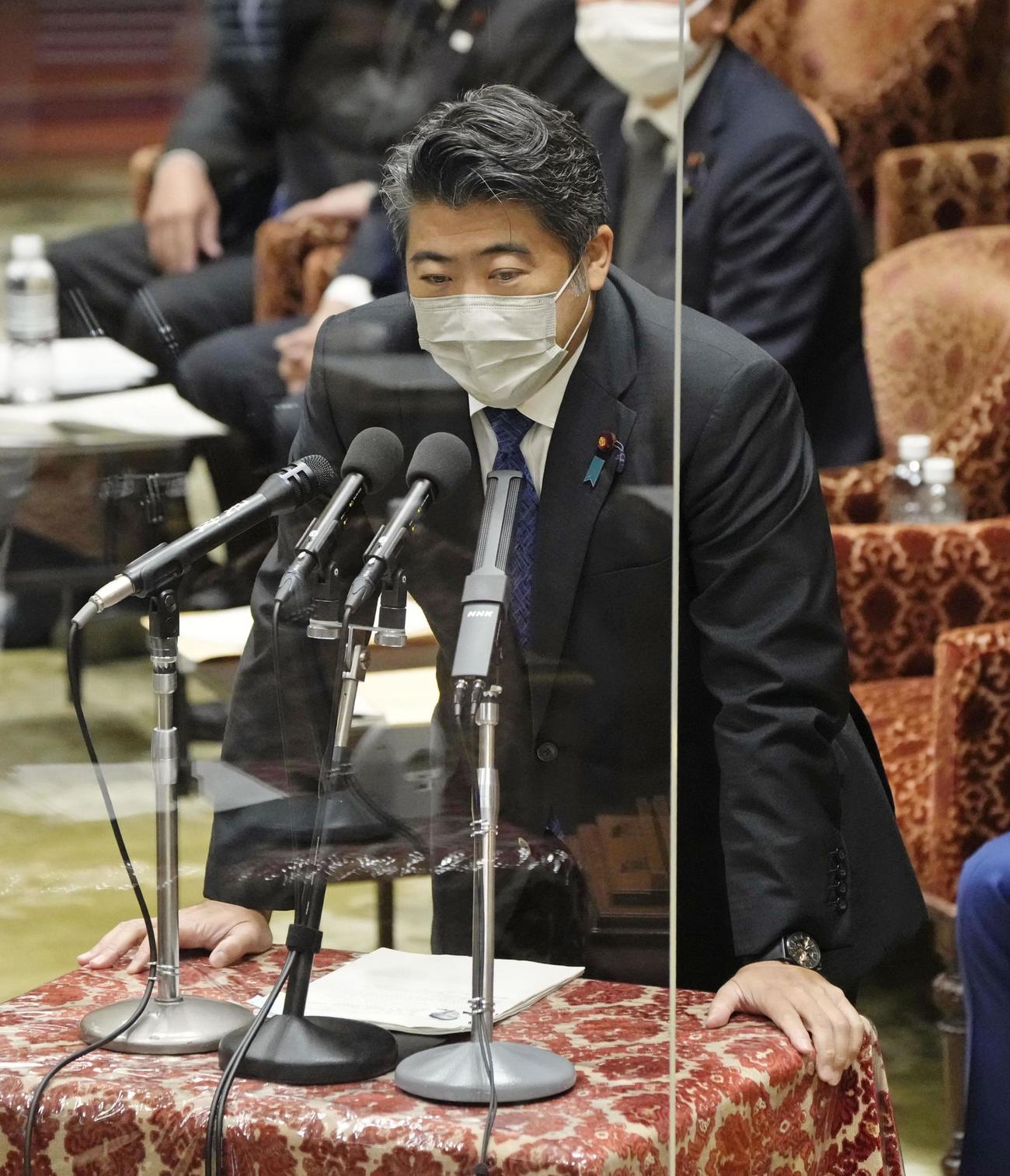 衆院内閣委で答弁する木原官房副長官（共同）