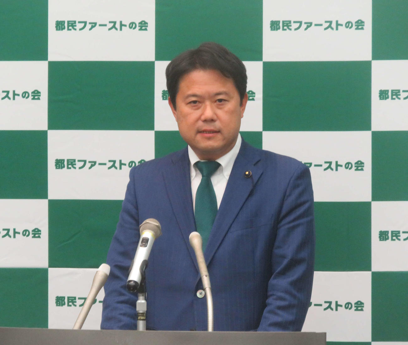 都民ファーストの会の新代表に正式承認された森村隆行都議が改革推進に意欲を示した（撮影・大上悟）