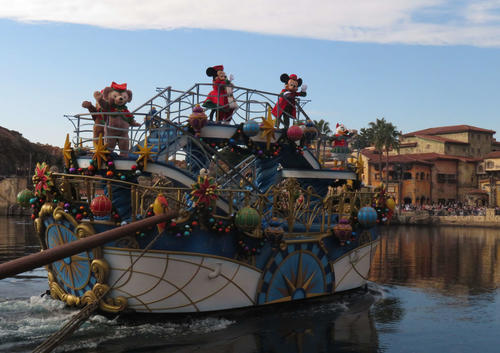 TDSの「ディズニー・クリスマス・グリーティング」（撮影・寺沢卓）