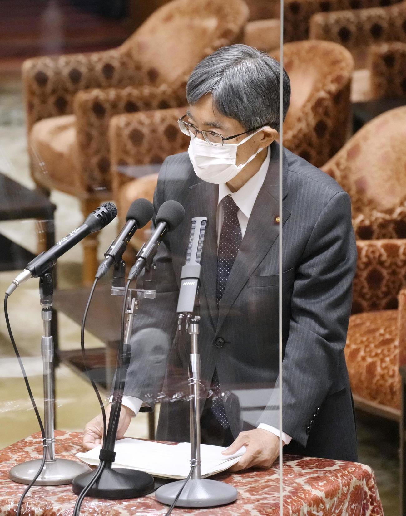 衆院政治倫理・公選法改正特別委で答弁する寺田総務相（共同）