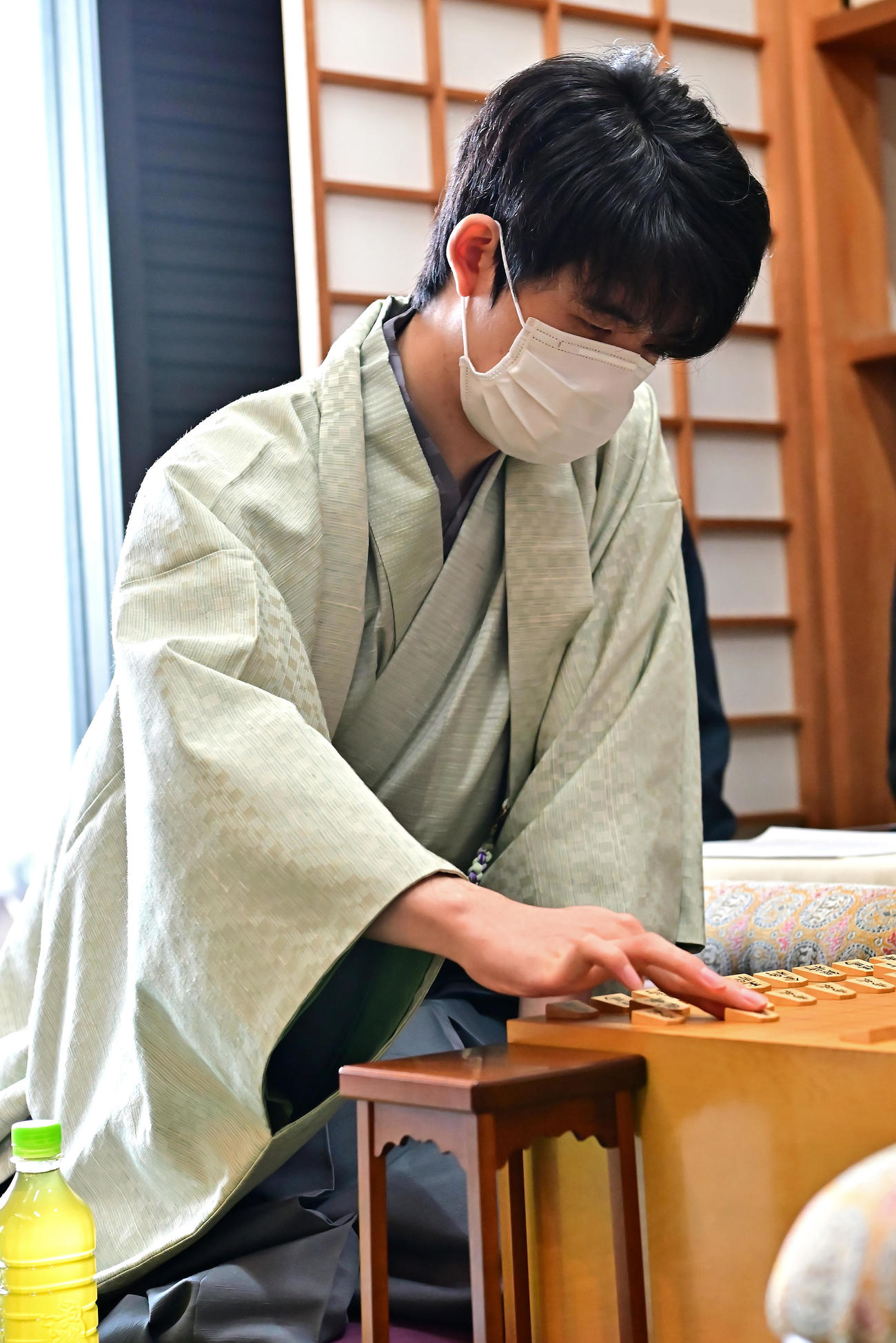第35期竜王戦7番勝負第4局の2日目に臨んだ藤井聡太竜王（日本将棋連盟提供）