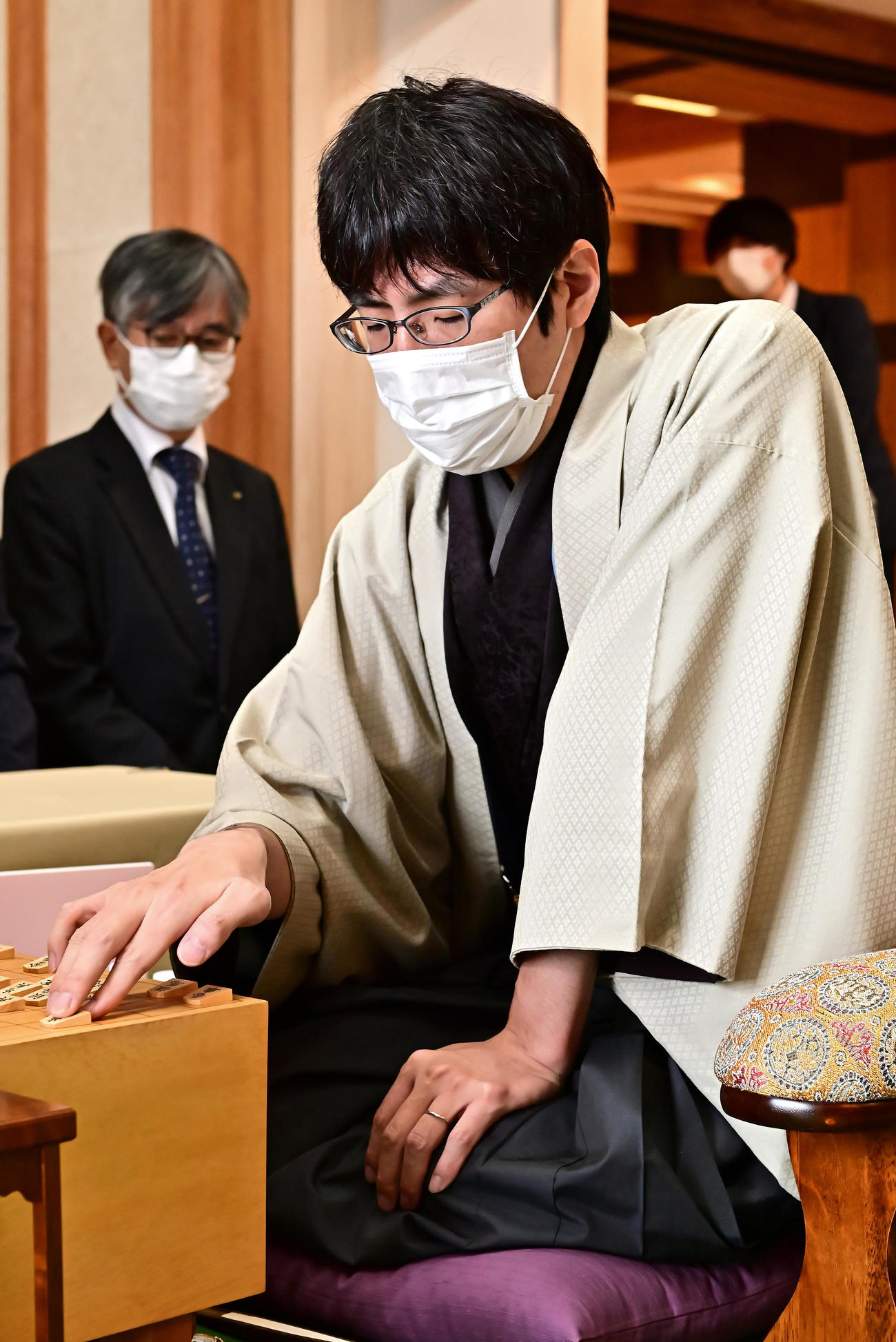 第35期竜王戦7番勝負第4局の2日目に臨んだ広瀬章人八段（日本将棋連盟提供）