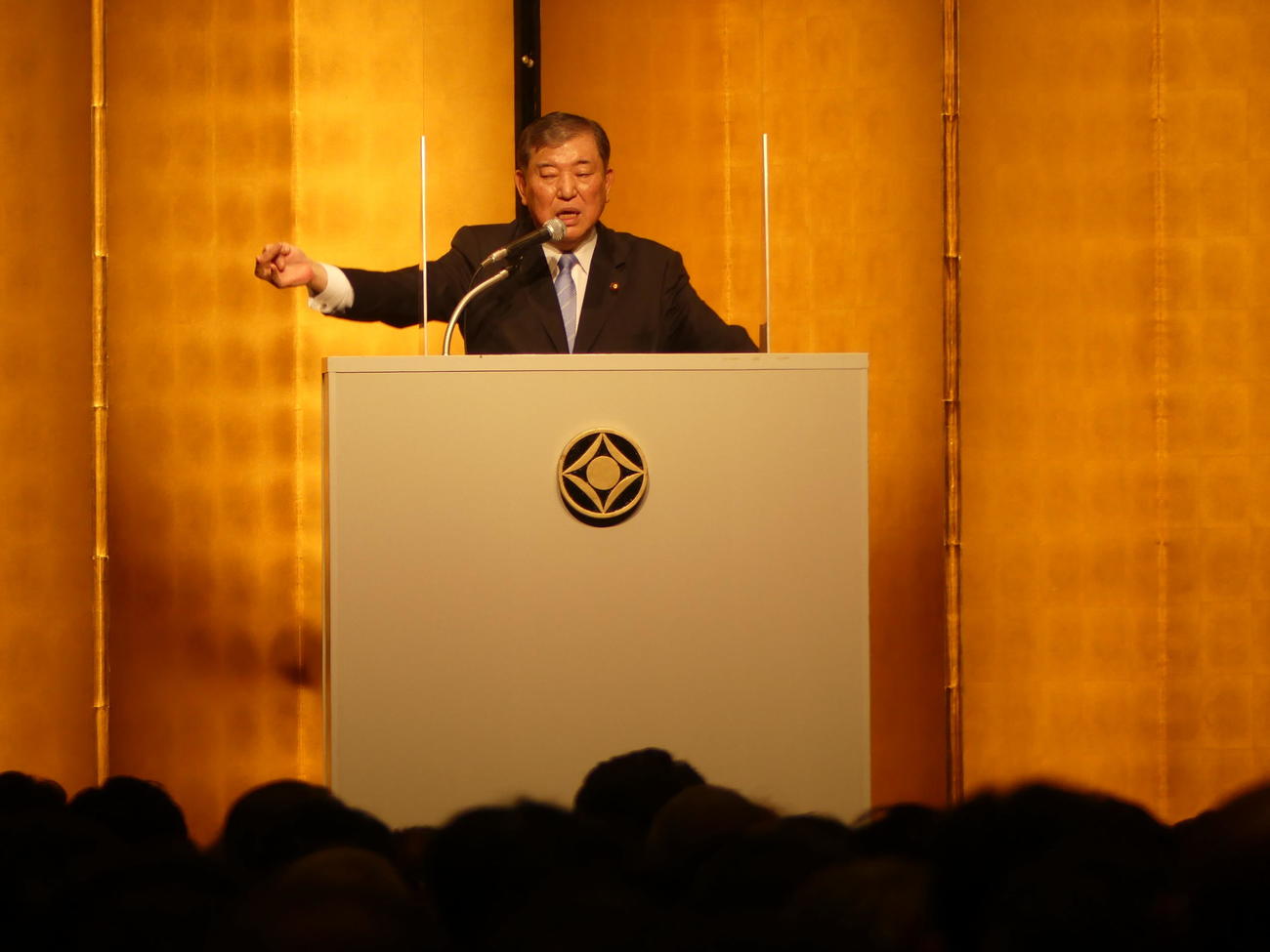 自身のセミナーで講演する自民党の石破茂元幹事長（撮影・中山知子）＝2022年11月15日