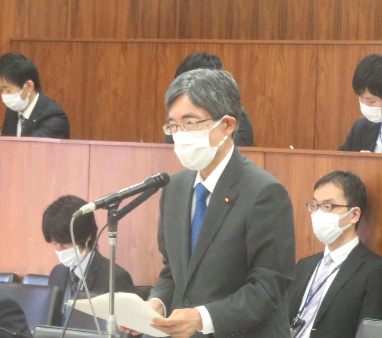 14日、参院行政監視委で答弁する寺田総務相