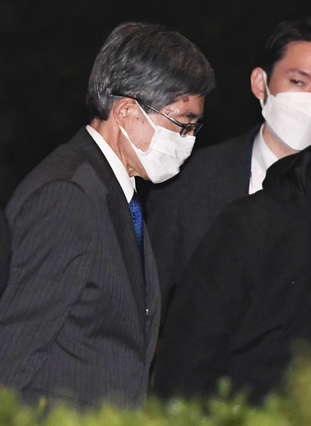 岸田首相に面会するため首相公邸に入る寺田総務相（共同）