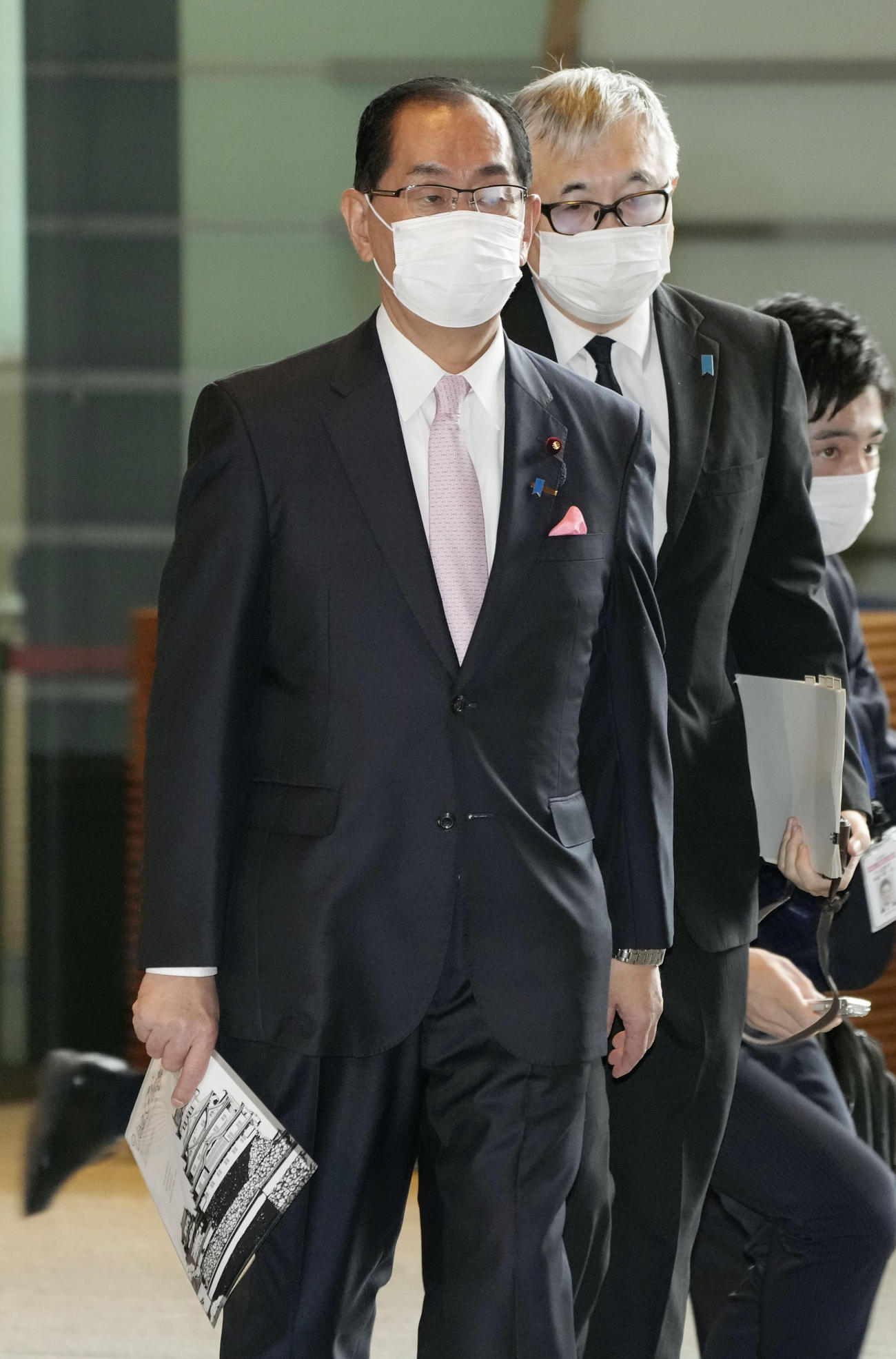 首相官邸に入る松本剛明元外相（共同）