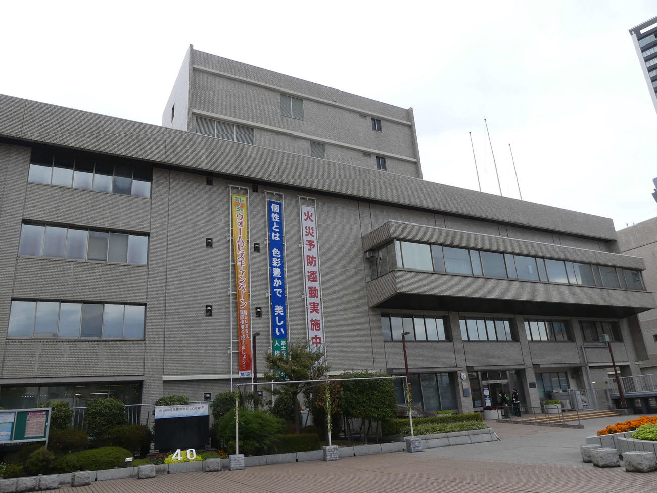 品川区役所の外観