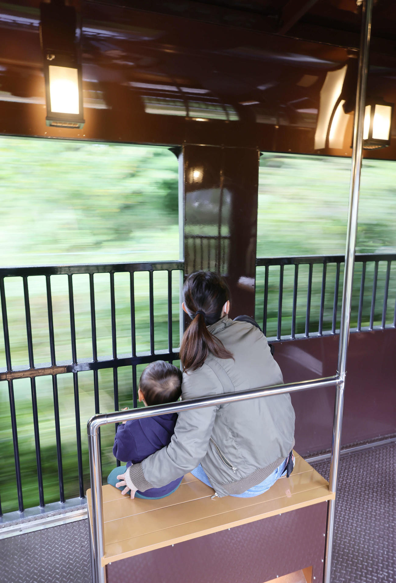東武鉄道のSL大樹には風や匂いを感じることのできる展望車両が設置されている（撮影・足立雅史）