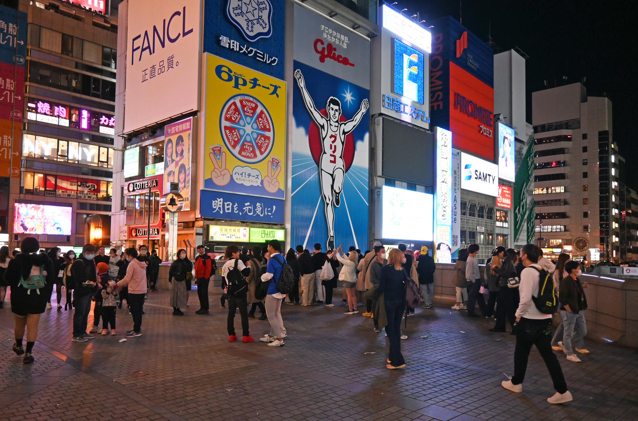 試合後、大きな混乱はなかった大阪・道頓堀の戎橋（撮影・松浦隆司）