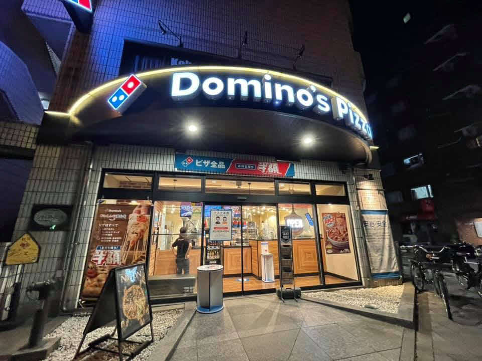 スペイン戦に限り一部店舗で午前5時まで営業するドミノ・ピザ（同社提供）